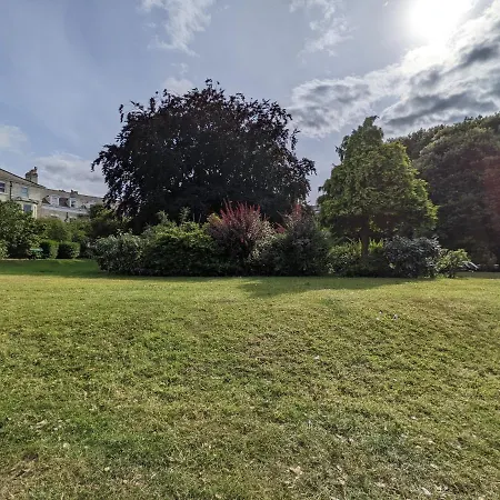 No. 1 Grosvenor Crescent, First Floor Apartment *